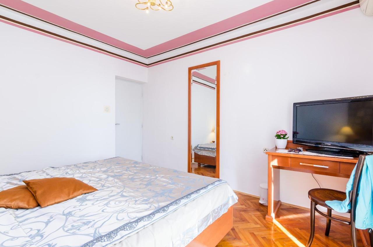Nicol Apartment