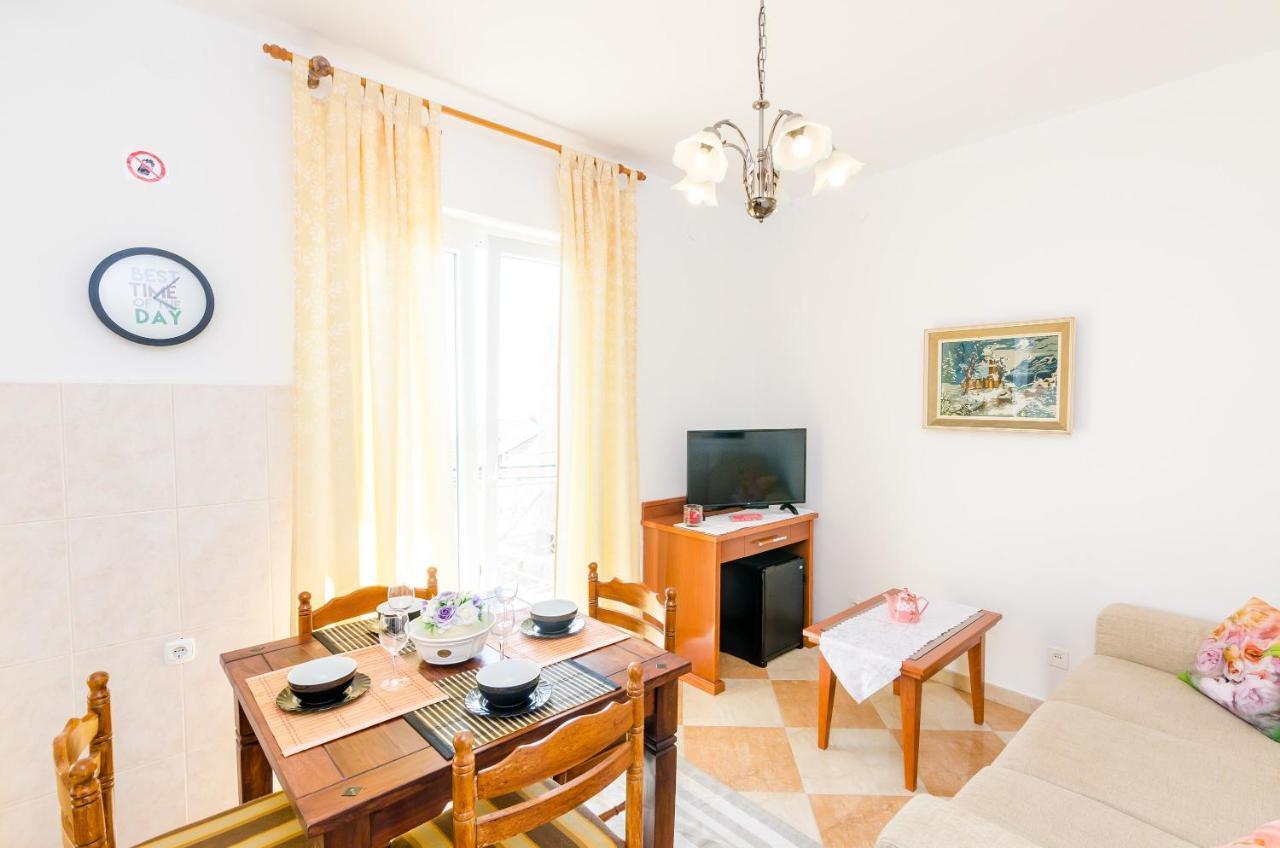 Nicol Apartment