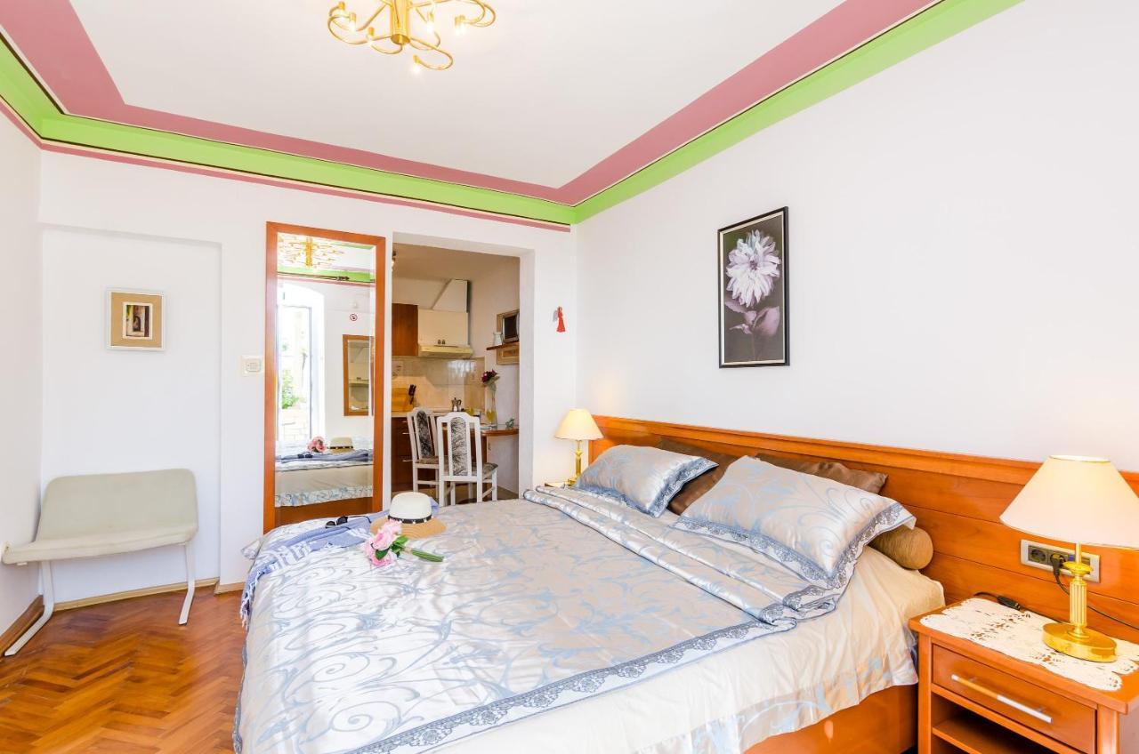 Nicol Apartment
