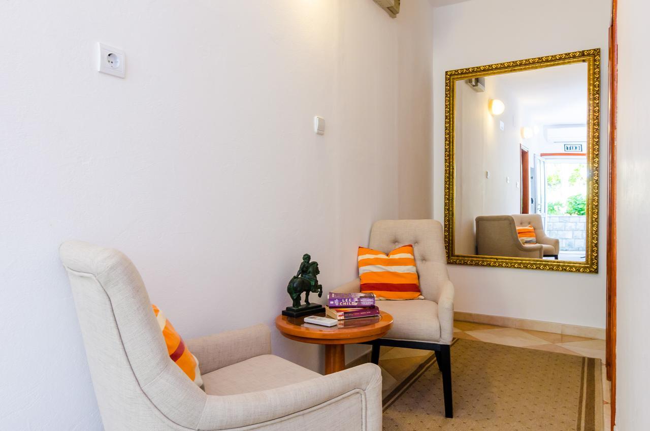 Nicol Apartment *